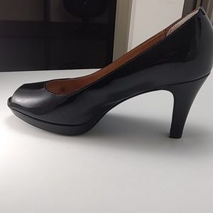 Clarks Indigo sz 8 1/2 m peep toe